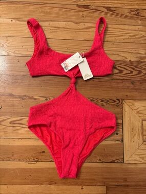Agua Bendita Women’s Kasie One Piece Swimwear Medium M Swimsuit New Bright Rose